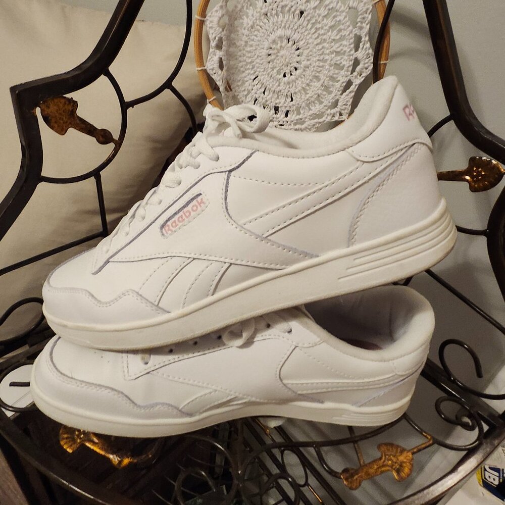 Reebok Classic Women's Sneakers Size 9